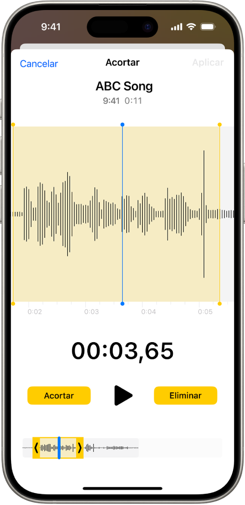 Se está editando una grabación, con los tiradores de recorte amarillos que enmarcan una porción de la forma de onda de audio en la parte inferior de la pantalla. Debajo de la forma de onda hay un botón Reproducir y un temporizador de grabación. Los tiradores de recorte están debajo del botón Reproducir. A ambos los lados del botón Reproducir están el botón Acortar para eliminar la parte de la grabación que se encuentre fuera de los tiradores, y el botón Eliminar para eliminar la parte de la grabación que se encuentre dentro de los tiradores.