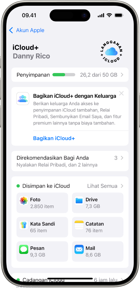Layar pengaturan iCloud menampilkan meter penyimpanan iCloud dan daftar fitur—termasuk Foto, iCloud Drive, dan Cadangan iCloud—yang dapat digunakan dengan iCloud.