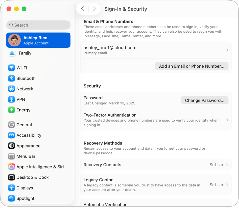 La sección “Inicio de sesión y seguridad” de la cuenta de Apple en Ajustes del Sistema. Desde aquí, puedes configurar las opciones “Recuperación de la cuenta” y “Representante digital”.