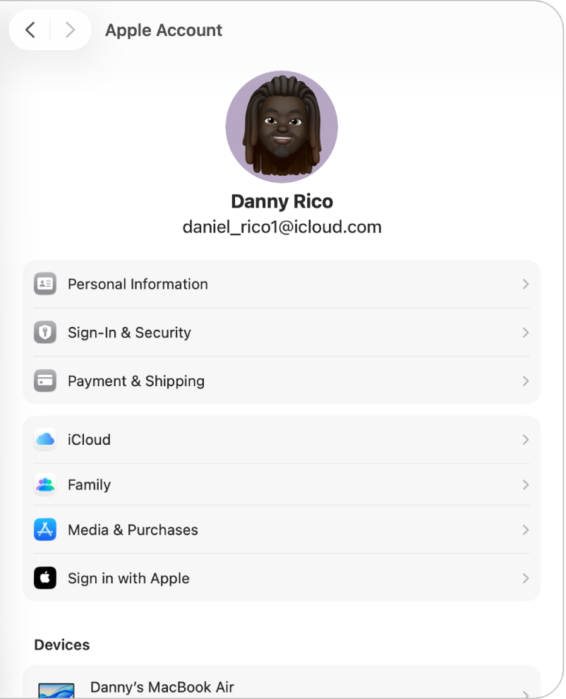 إعدادات حساب Apple تعرض صورة حساب Apple في الأعلى.