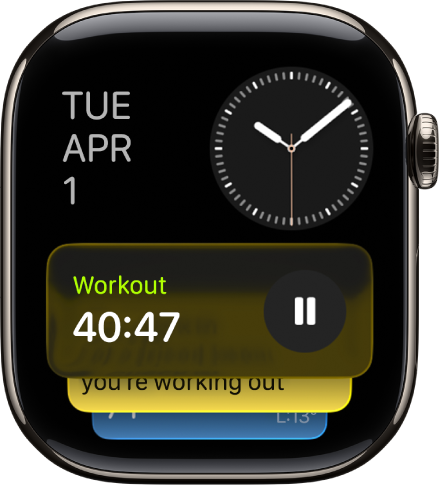 Smart Stack (Умен комплект) на Apple Watch, показващ Live Activities (Дейности на живо) и инструменти.