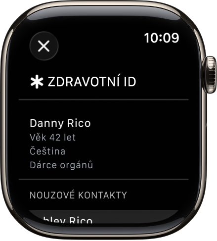 Obrazovka Zdravotní ID, na níž je vidět jméno osoby, věk, jazyk, údaj o tom, zda si přeje být dárcem orgánů, a nouzové kontakty.