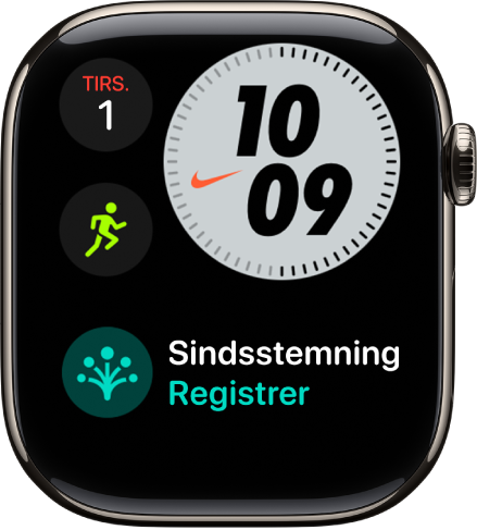 Urskiven Nike Compact, der viser dagen og datoen øverst til venstre, tiden øverst til højre, komplikationen Træning i midten til venstre og komplikationen Tidtagninger.