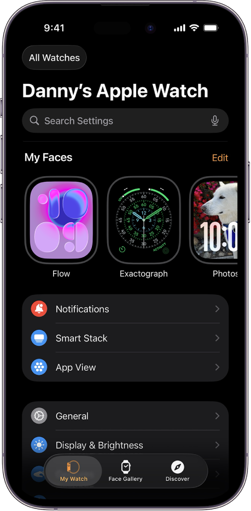 L’app Watch de l’iPhone qui affiche l’écran Ma montre, avec les cadrans en haut et les réglages en bas. L’app Watch comporte trois onglets dans la partie inférieure de son interface : à gauche, Ma montre vous permet d’accéder aux réglages de l’Apple Watch; ensuite, la galerie de cadrans vous permet de parcourir les cadrans et complications disponibles; puis, Découvrir vous permet d’en apprendre plus sur l’Apple Watch.