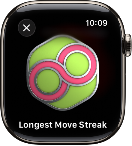 Pencapaian ganjaran ditunjukkan pada Apple Watch. Di bawah ganjaran ialah perihalan ganjaran. Anda boleh seret untuk putarkan ganjaran.