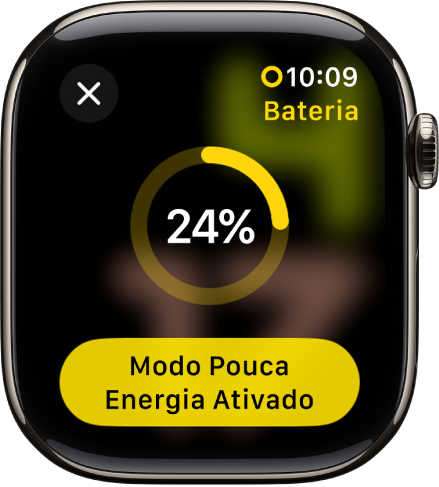 A tela do Modo Pouca Energia com um círculo parcialmente amarelo que indica a carga restante. O botão do Modo Pouca Energia Ativado está na parte inferior.