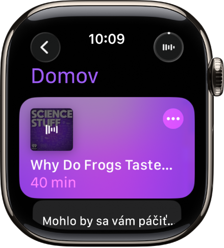 Apka Podcasty na hodinkách Apple Watch zobrazujúca obrazovku Domov s grafikou podcastu. Klepnutím na obal spustíte prehrávanie epizódy.