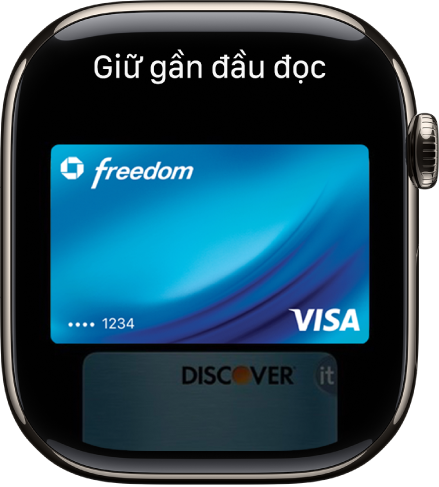 Một màn hình đang hiển thị một thẻ tín dụng trong Apple Pay sẵn sàng để xuất trình cho đầu đọc không tiếp xúc.