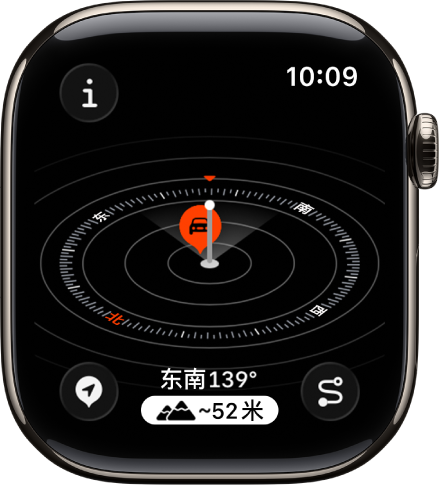 “指南针” App 显示“海拔高度”视图。航点在倾斜的刻度盘上。白色位置指示当前的海拔高度,比刻度盘上的其他几个航点要更高。左上方显示“信息”按钮,左下方显示“航点”按钮,底部中间显示“海拔高度”按钮,右下方显示“回溯”按钮。