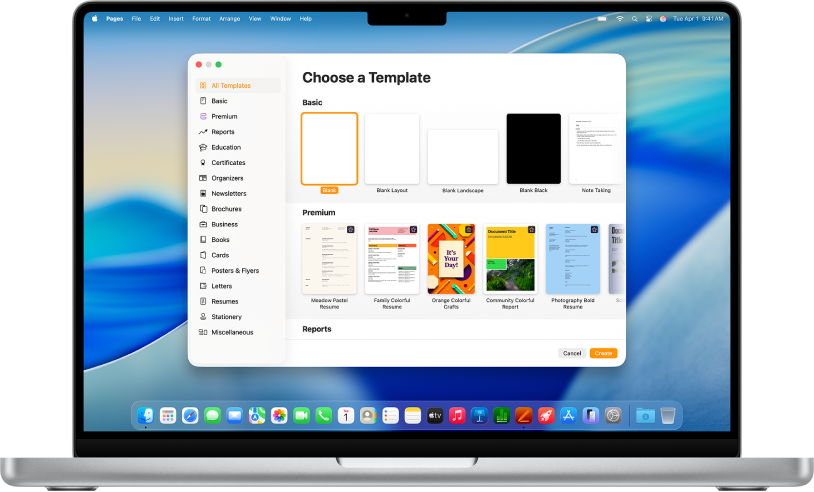 מחשב MacBook Pro שבו בורר התבניות של Pages פתוח במסך. הקטגוריה ״כל התבניות״ מסומנת מימין ותבניות מעוצבות מופיעות משמאל בשורות לפי קטגוריות.