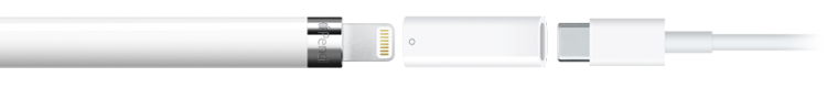 Apple Pencil de 1a generació connectat a l’adaptador d’USB‑C a Apple Pencil. L’altre extrem de l’adaptador està connectat a un cable de càrrega USB‑C.