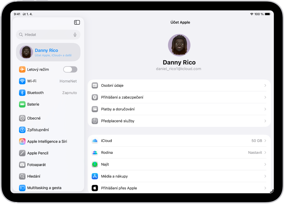 Nastavení účtu Apple se seznamem voleb zahrnujících osobní údaje, předplacené služby, funkci Najít a další