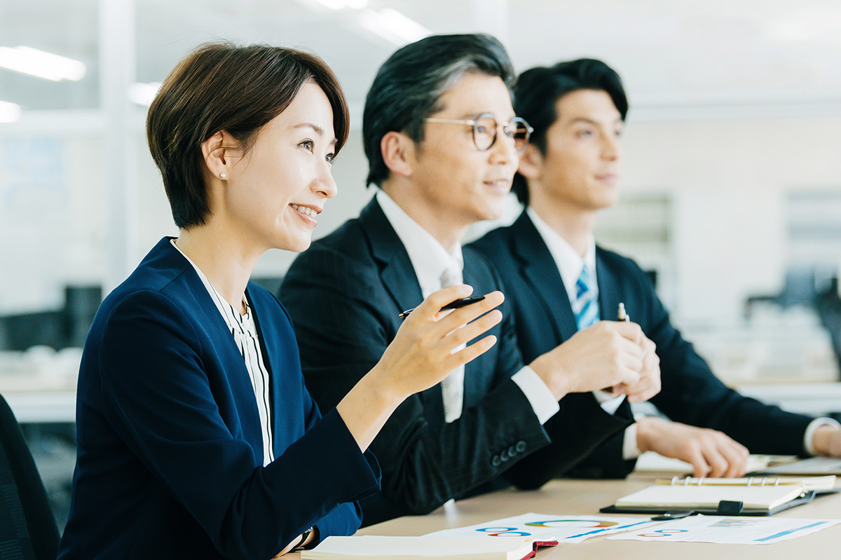 コンサルタント(6人)の集合写真