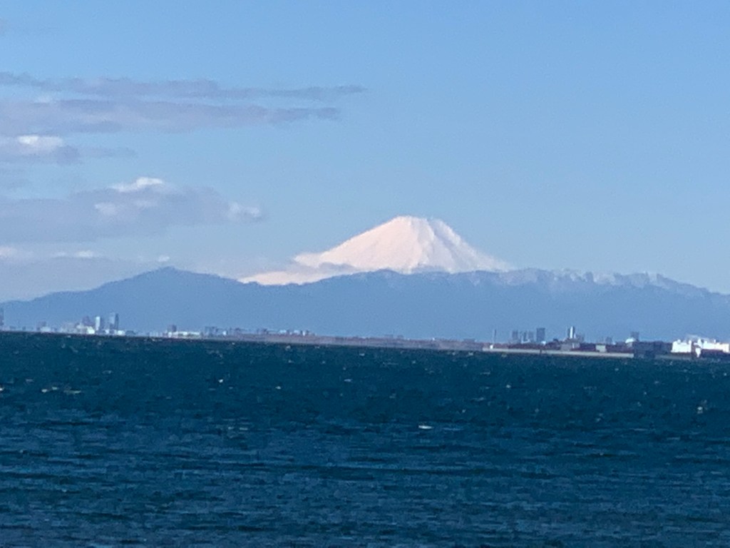 幕張の浜から見る富士山