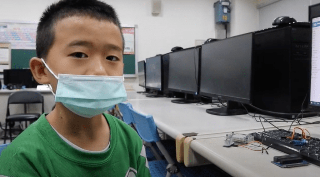 高雄市SCRATCH比賽-硬體組優秀作品-竹滬國小高浩源、許翰韙