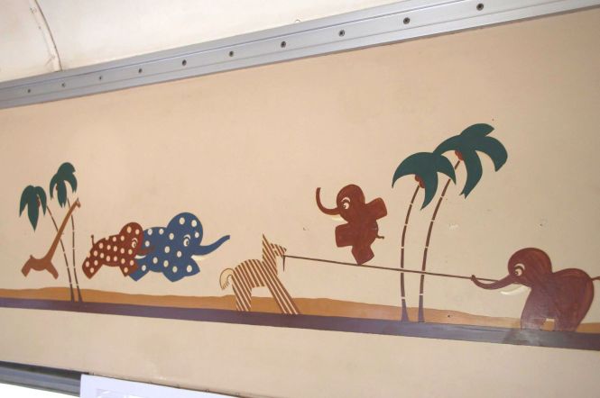 This shows the animal illustrations in the lounge car. The Red Arrow lines left these, but replaced the ones in the coaches with Liberty Bells.