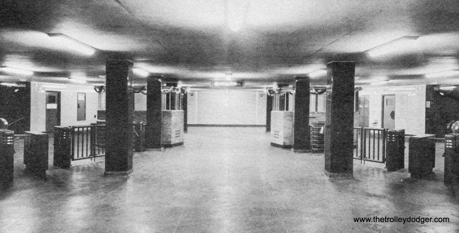 A typical mezzanine station entrance in the Loop.