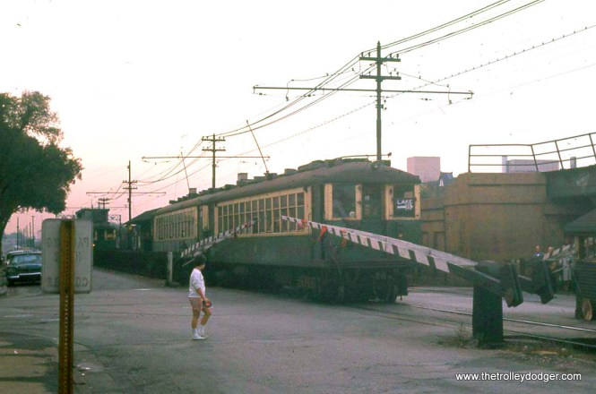 The ground-level Lake Street "L' in a somewhat underexposed shot. A "B" train heads east from the Marion Street station.