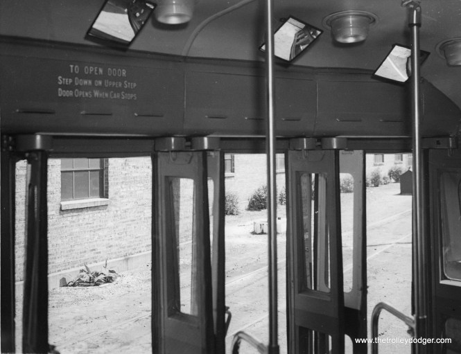 Around 1940, the Chicago Surface Lines temporarily installed this door arrangement on prewar PCC 4051. It was later used on the 600 postwar PCCs.
