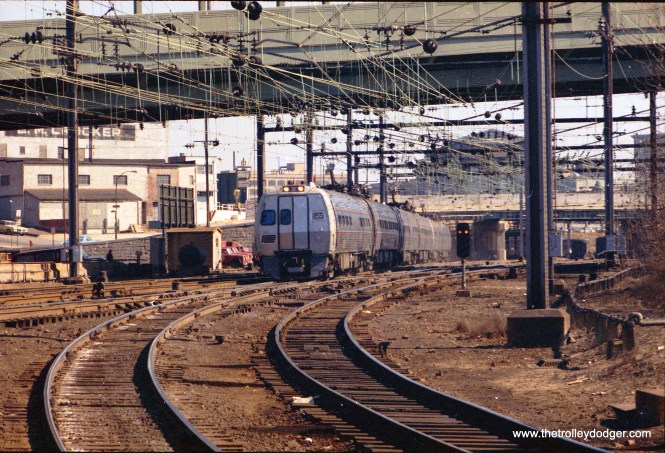 Metroliner going into B&P tunnel