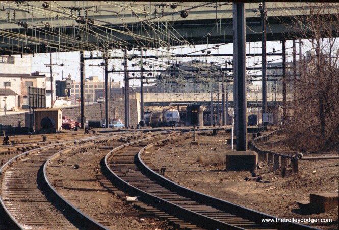 Same Metroliner coming out of Pennsylvania Station