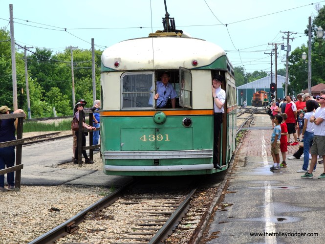 CTA PCC streetcar 4391 is using the back-up controller to make its way to the parade staging area, as it is a single-ended car. Since the pole is reversed, the operator is trying to keep it from coming off the wire.