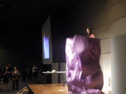 忘年会・創立記念式典・懇親会・イベントの余興・アトラクションに出張お笑い 女性 マジシャン 派遣