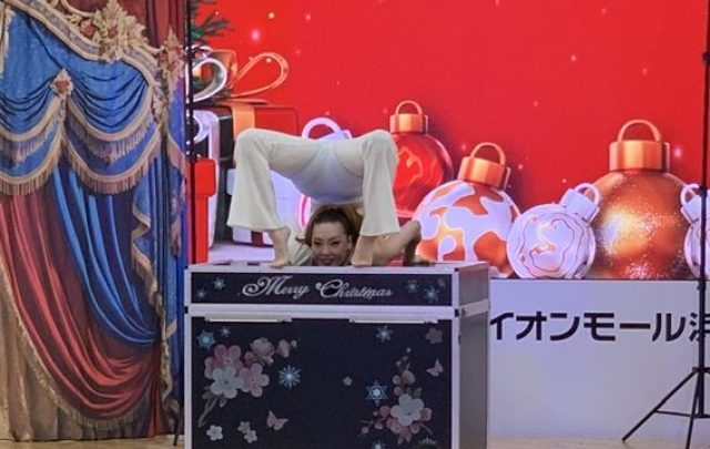 静岡県浜松市 イオンモール浜松市野でクリスマスイリュージョン
