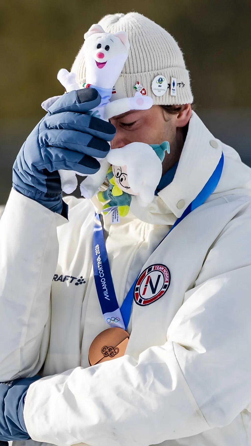 Стурла Холм Легрейд плачет