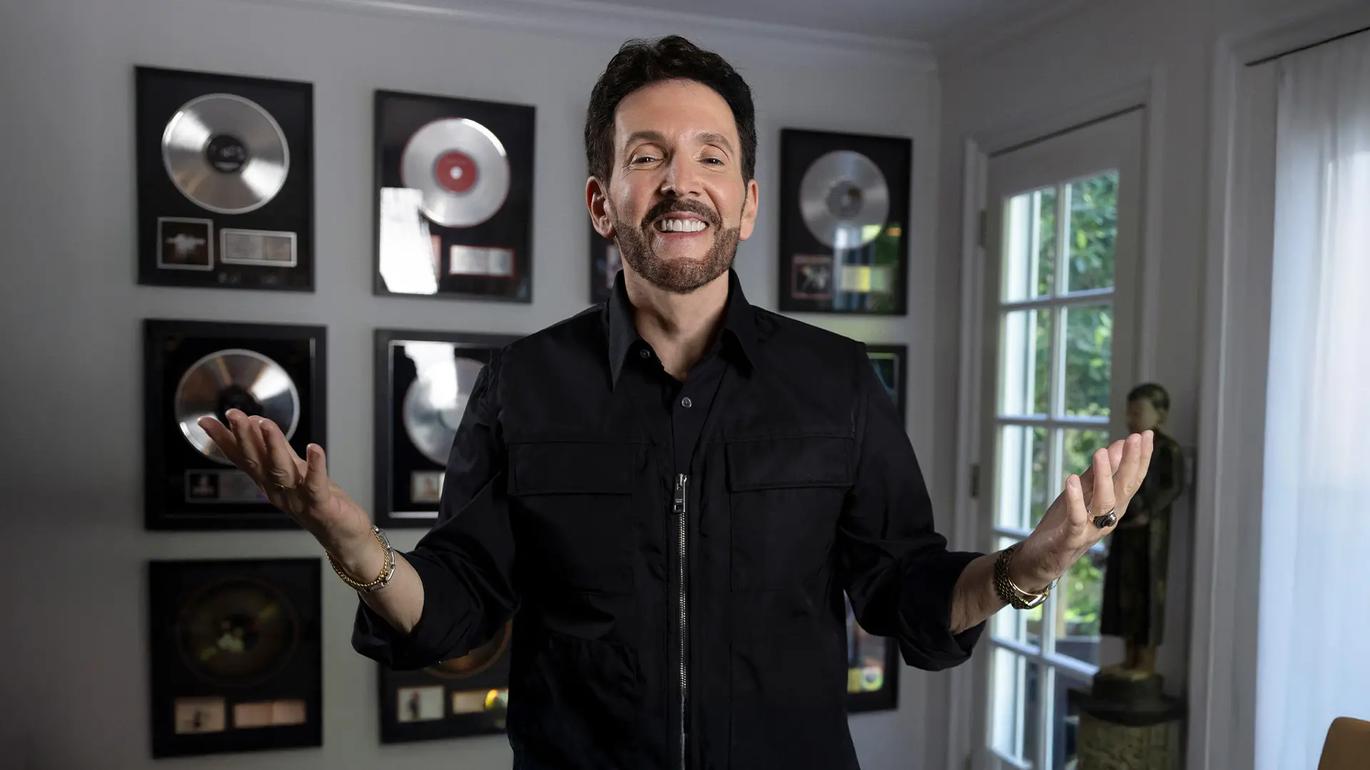 Sing like the stars with Eric Vetro