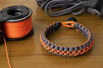 マイクロコードとパラコードで作ったブレスレッド