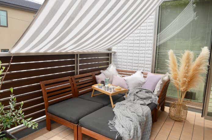 ベランダにタープを設置