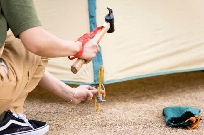 テントにペグダウン