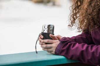 【2024年最新】防寒グッズのおすすめ42選!室内・アウトドア・通勤・プレゼントまで