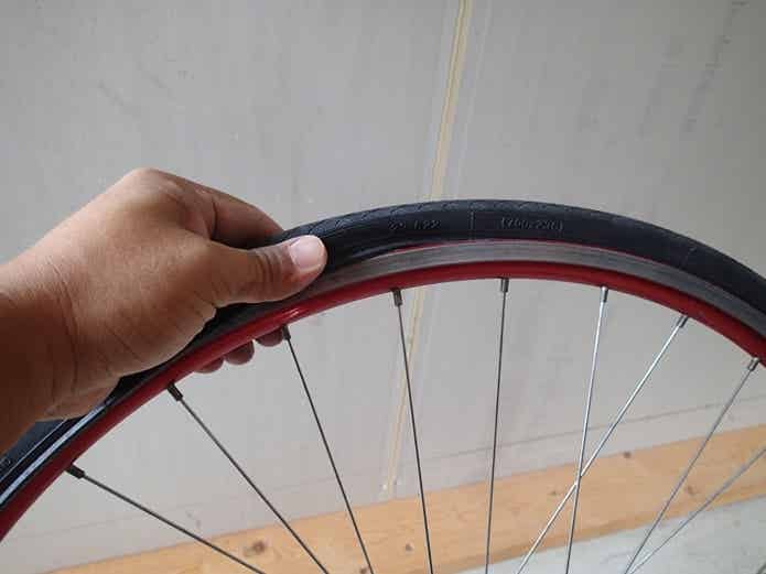 タイヤをリムにおさめる