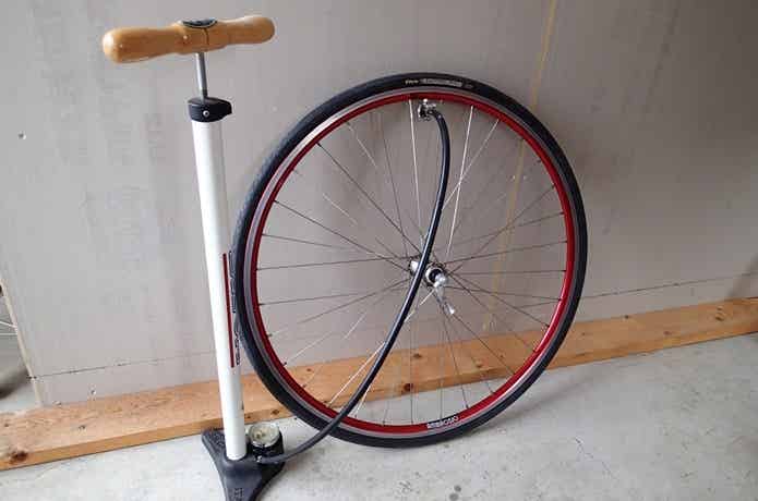 タイヤの空気を入れる