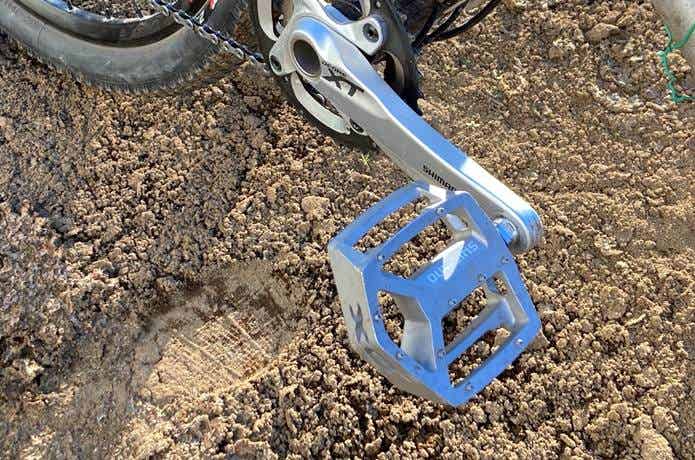 フラットペダル 自転車