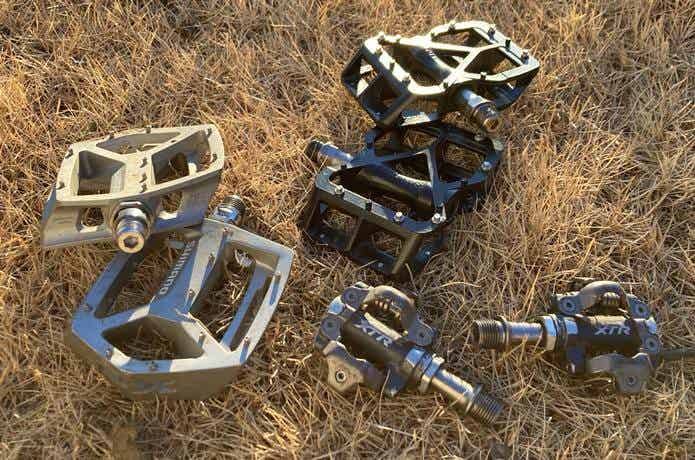 フラットペダル ビンディングペダル