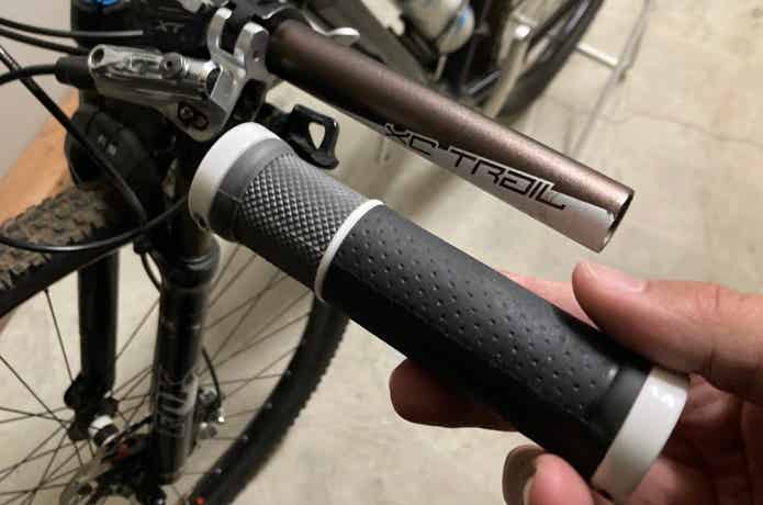 グリップ 交換 自転車