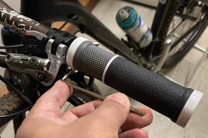 グリップ 交換 自転車