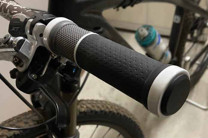 グリップ 交換 自転車