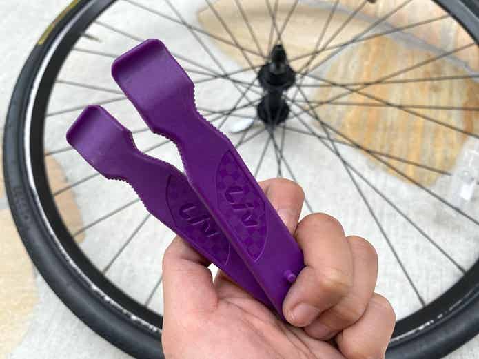 タイヤレバーと前輪