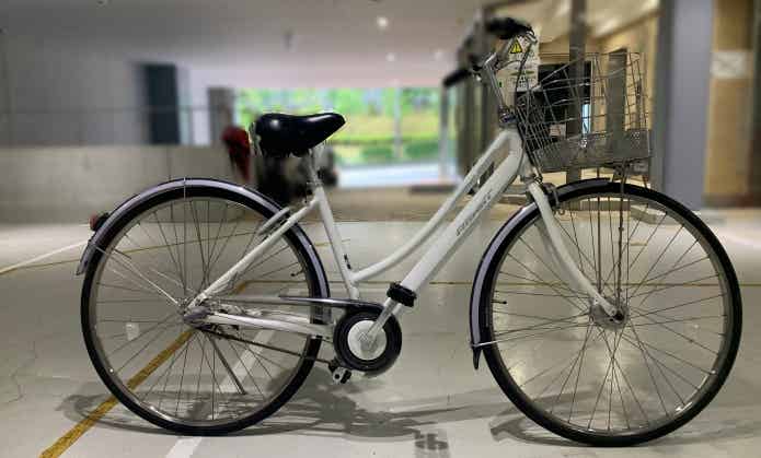 屋内駐車場に停めたブリヂストンアルベルト