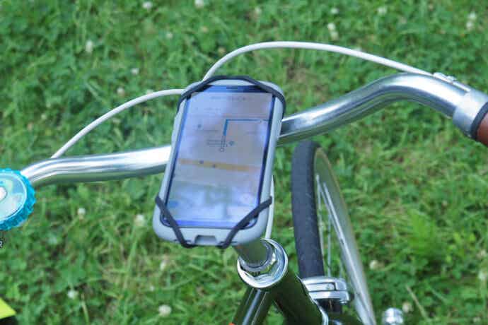 バンド式のスマホホルダー