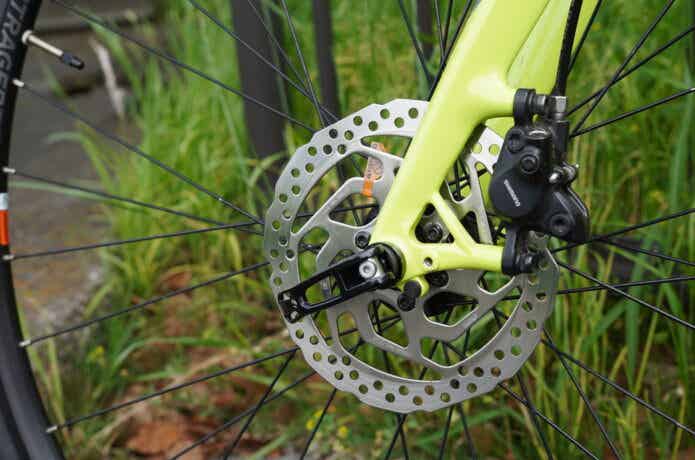 フラットバーロードのディスクブレーキ