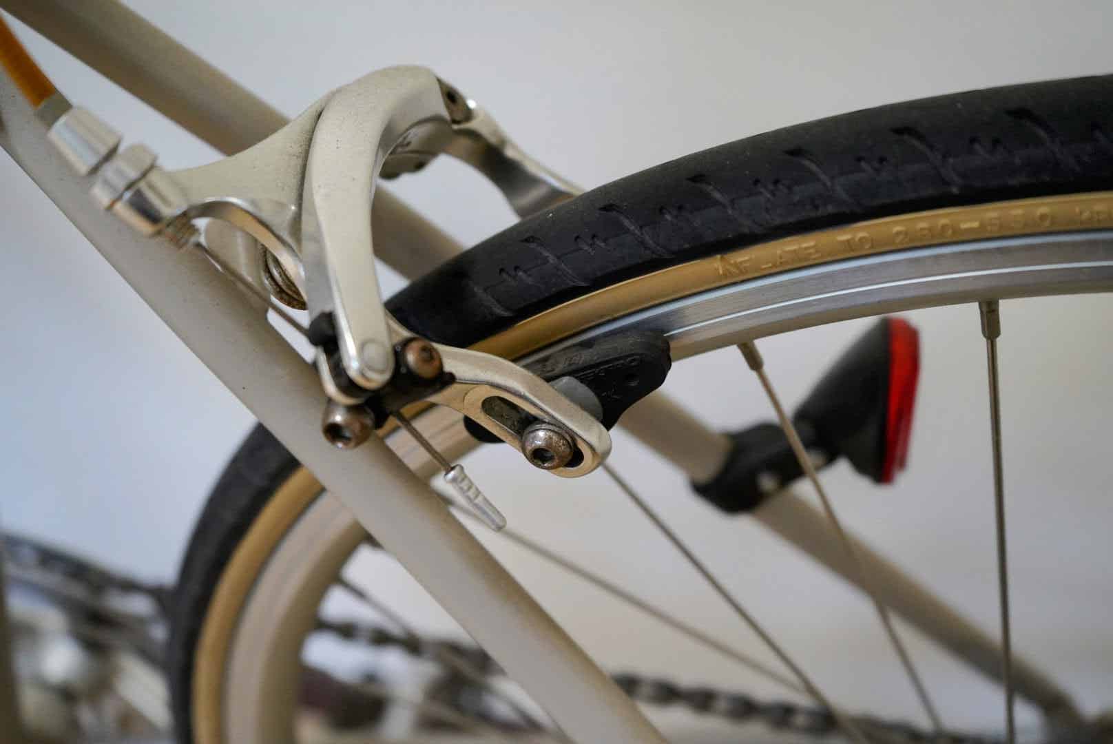 自転車後輪のリムブレーキ