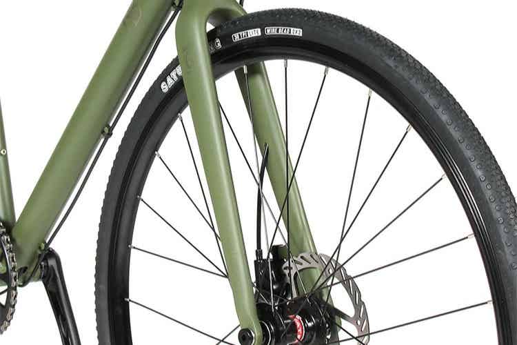 フラットバーロードの30c以上のタイヤ