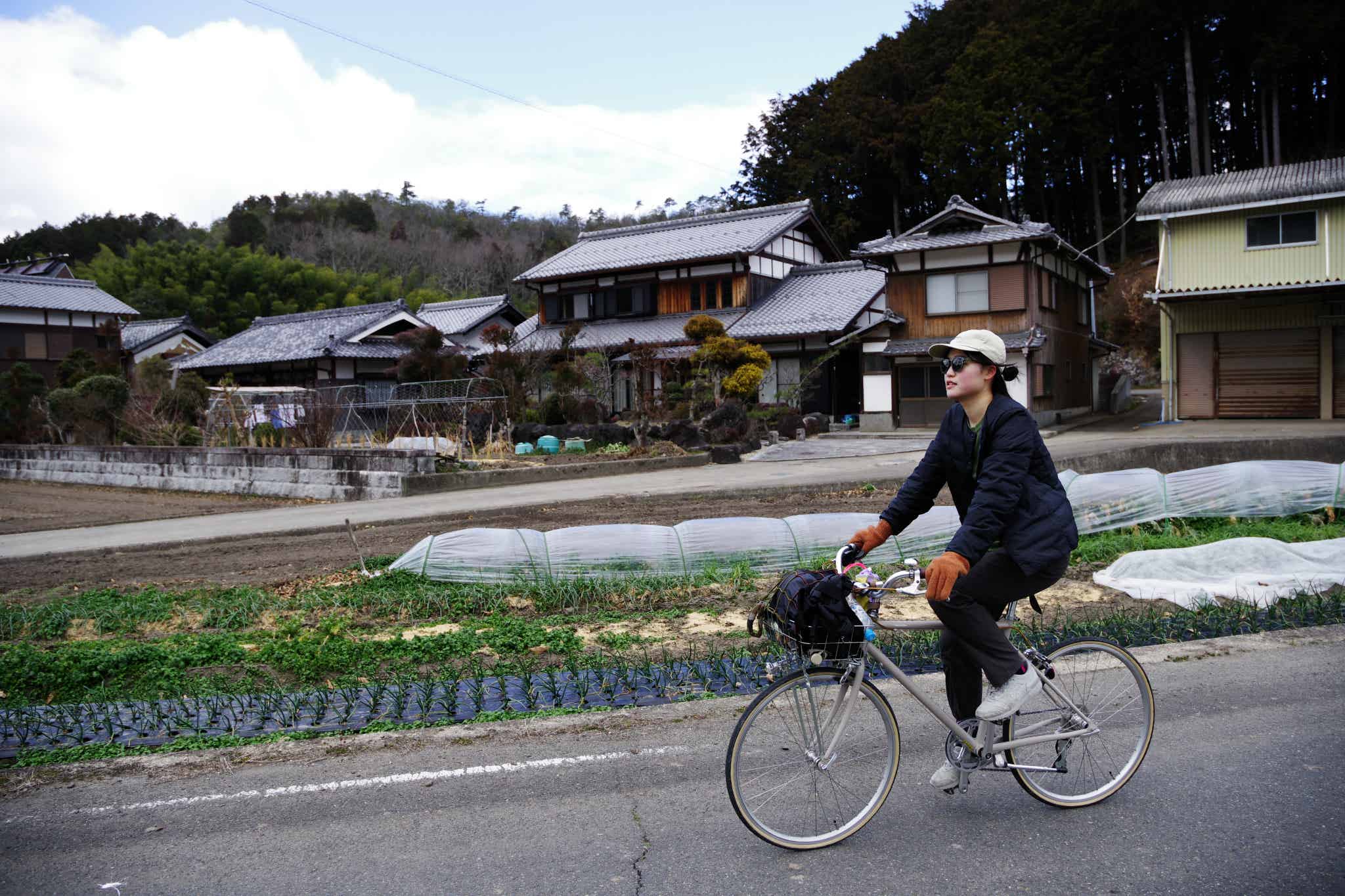 TOKYOBIKE26に乗車している女性