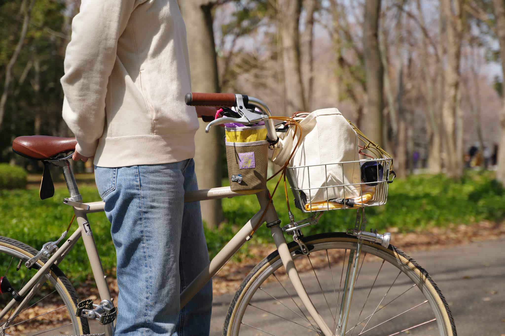 TOKYOBIKE 26にまたがる女性