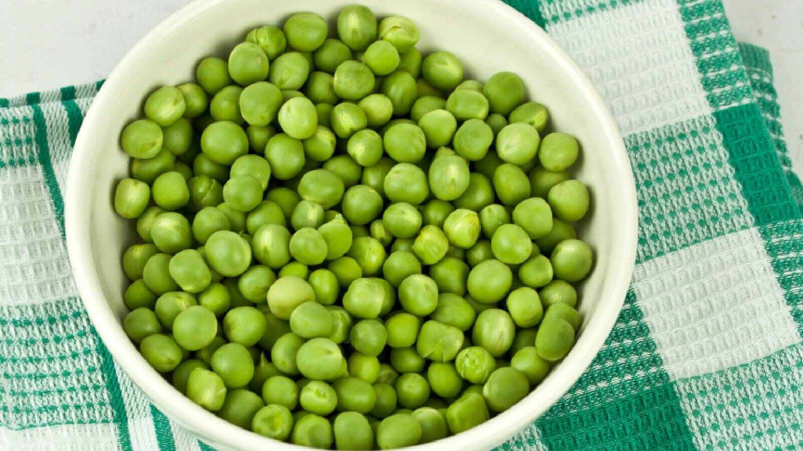 A bowl of peas